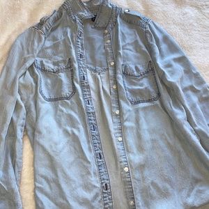 Express Women’s light denim button down (M)